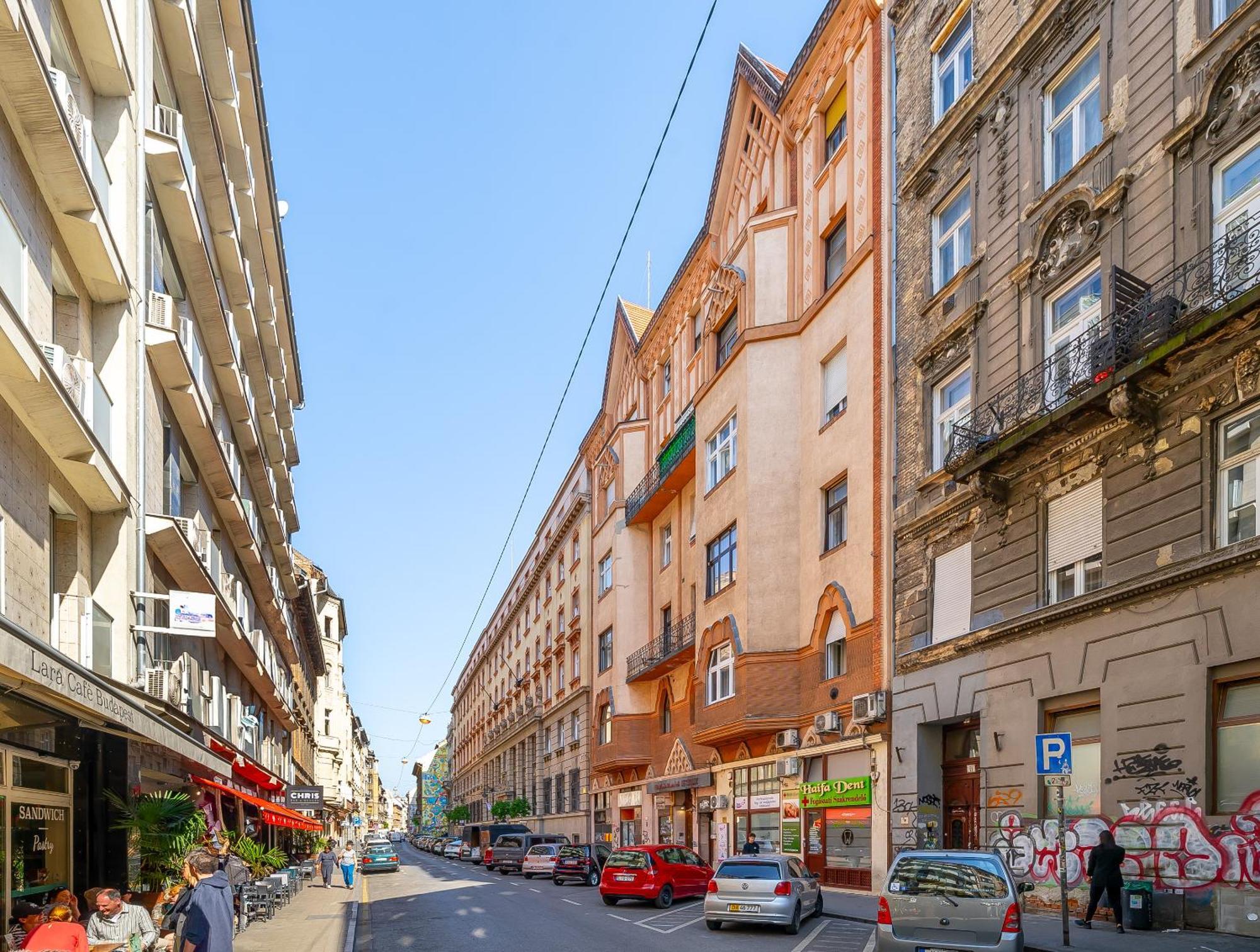 Akacfa-A13 Center 2 Bedroom Apartment, Budapest
