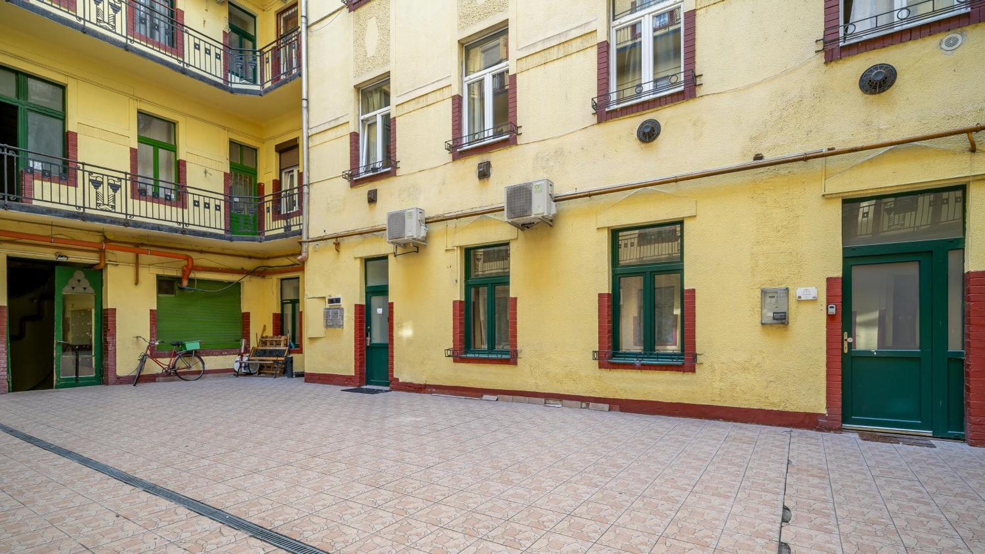 Akacfa-A13 Center 2 Bedroom Apartment — Photos 2